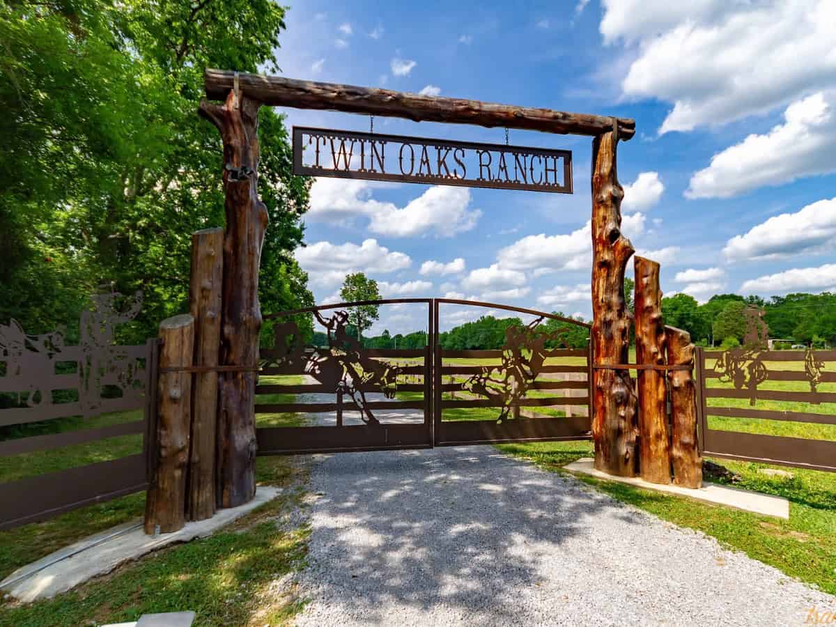 Twin Oaks Guest Ranch